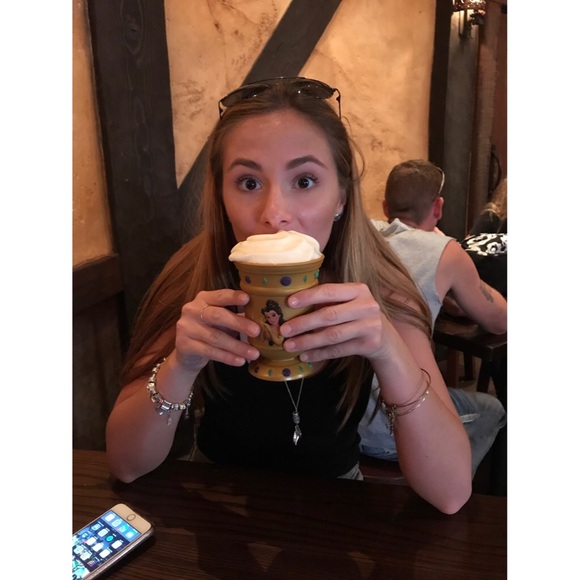 Meet your Posher, Cassidy - Picture 3 of 3